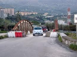 Movimento Cinque Stelle: manifestazione di protesta per il rifacimento del ponte S. Leonardo