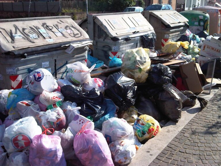 Sciopero operatori Ato: emergenza rifiuti in 16 paesi