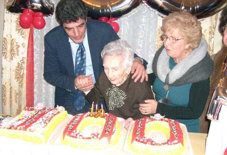 Festeggiati i 100 anni di nonna Maura