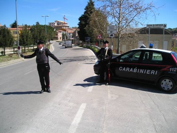 I Carabinieri denunciano due persone per tentato furto