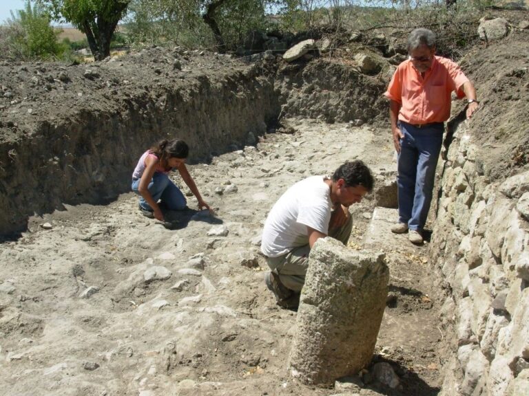 Riprendono gli scavi archeologici  nella contrada “Santa Marina”