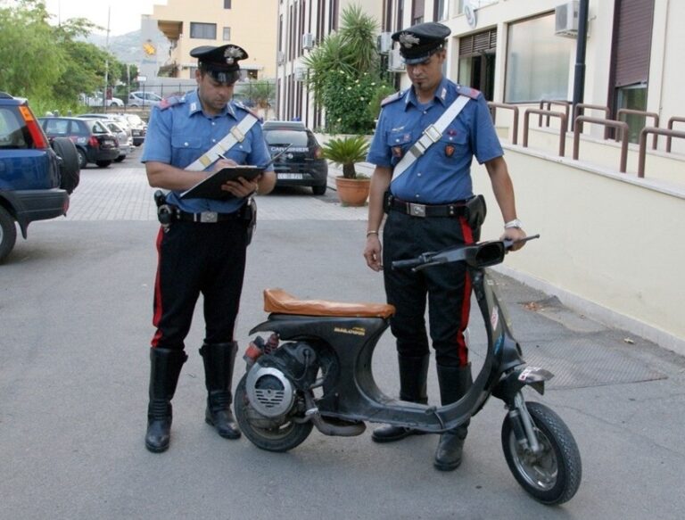 Carabinieri interrompono gara clandestina con “Vespe truccate”. Denunciato un giovane