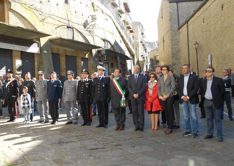 Defunti e caduti commemorati in Piazza del Popolo