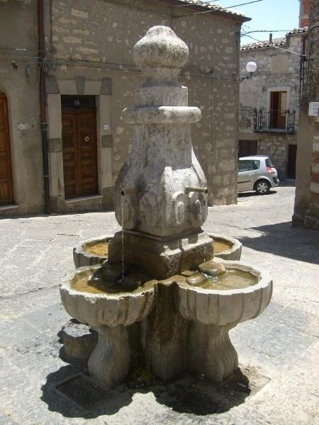 La Fontana Quattro Cannoli nuovamente in funzione