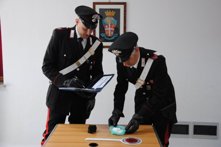 Fermati con oltre 100 grammi di cocaina nascosti in un calzino. I Carabinieri arrestano tre giovani