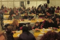 Pasqua di solidarietà. Pranzo a cento indigenti grazie alle associazioni di volontariato