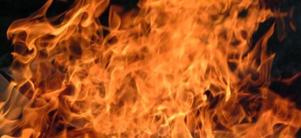 Bambina di 4 anni e madre salvati da un incendio