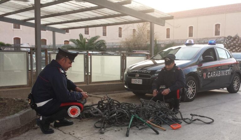 Rubava cavi di rame, arrestato 30enne albanese domiciliato a Campofelice di Roccella