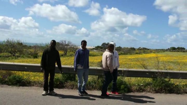 Migranti in fuga sull’autostrada tra Termini e Cefalù
