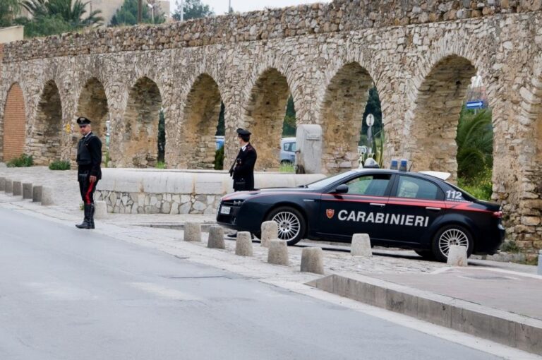 Tentato furto, fuga con inseguimento e arresto. Tre giovani fermati dai carabinieri