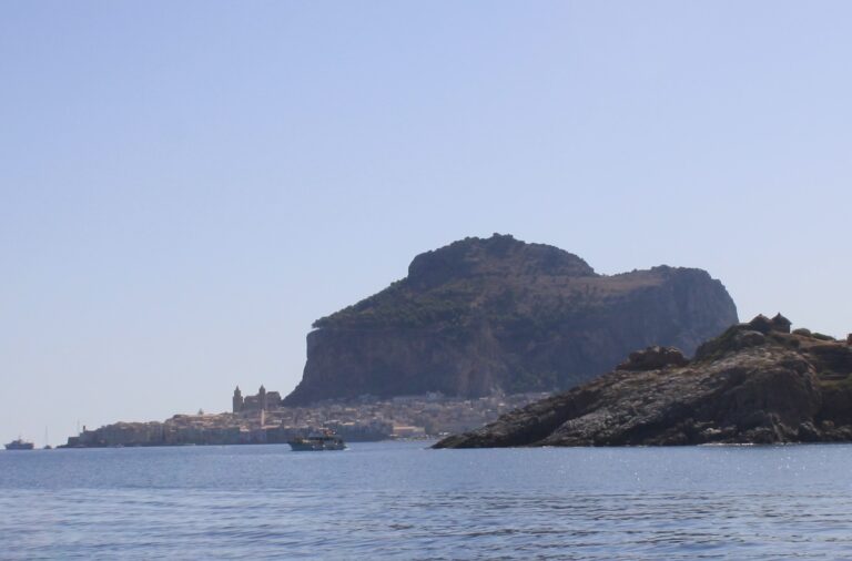 SiciliAntica. Dalla Torre Kalura alla Torre S. Lucia: passeggiata in barca lungo la costa cefaludese