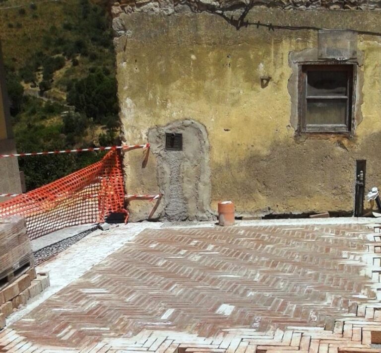 Collesano. Centri storici. Quando la pietra vince sul cotto