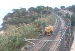A causa di detriti sui binari interrotta il traffico ferroviario tra Termini e Trabia