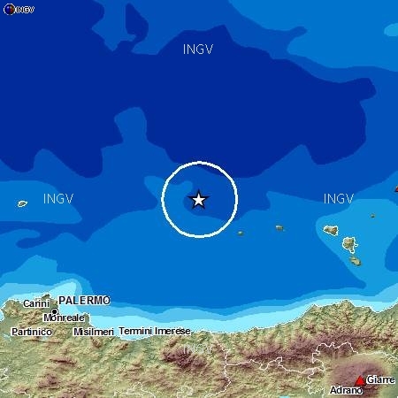 Cinque scosse in quattro ore in mare