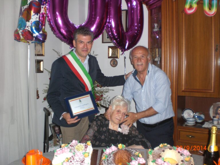 Nonna Concetta Gallegra festeggia 100 anni