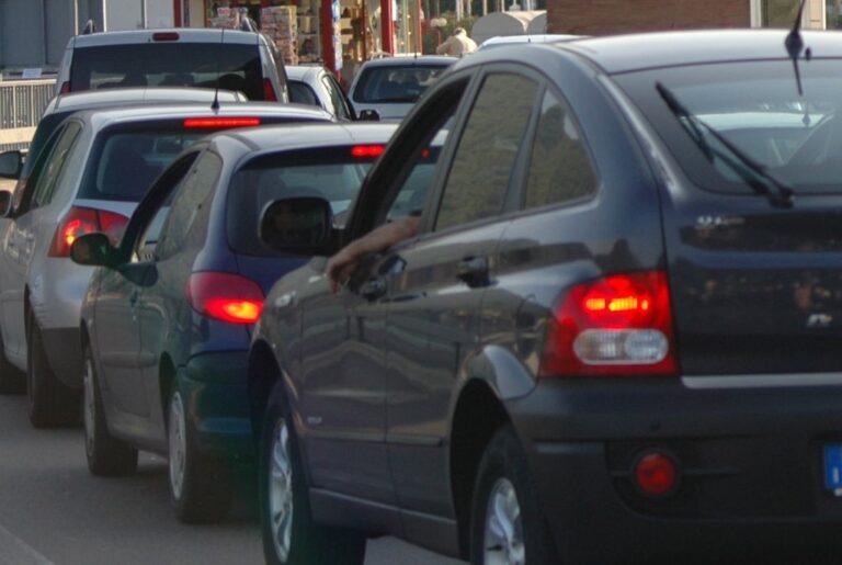 In riparazione la tubazione del gas ed il traffico va in tilt