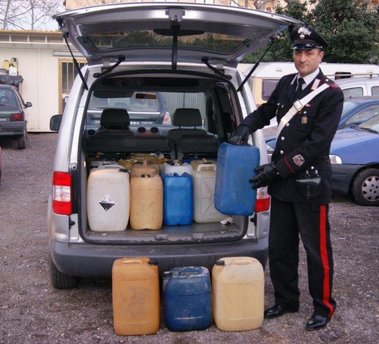 Tunisino tentava di rubare gasolio da un autocarro: arrestato