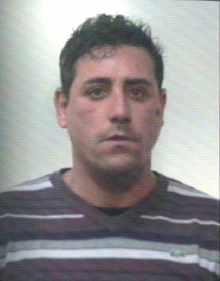 Ubriaco molesta i passanti ed oppone resistenza ai carabinieri. Arrestato