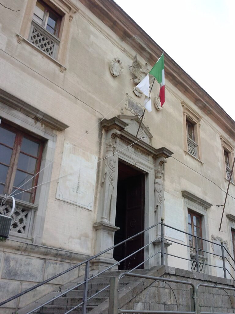 Termini Imerese: sventola al municipio la bandiera del Rotary Club che compie 110 anni