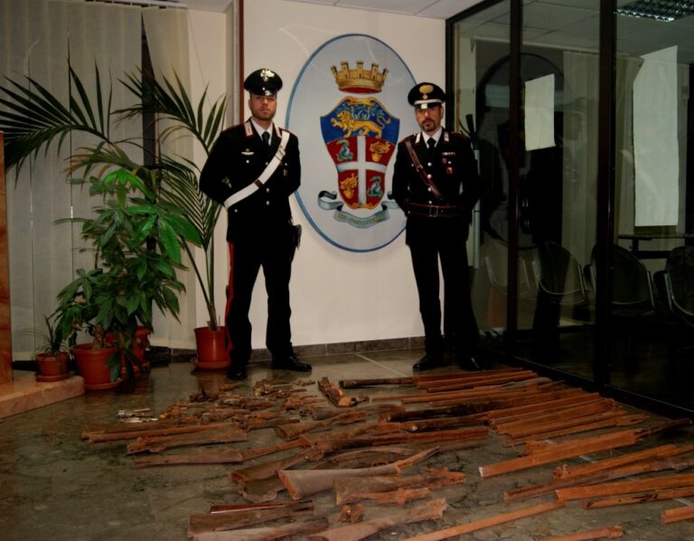 I Carabinieri ritrovano armi custodite in uno scantinato