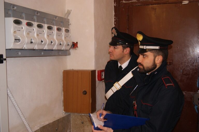 I Carabinieri arrestano quattro persone per furto di energia elettrica