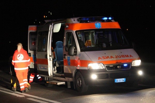 Incidente a Collesano. Vigilessa travolta da auto in piazza Mazzini. Gravi le sue condizioni