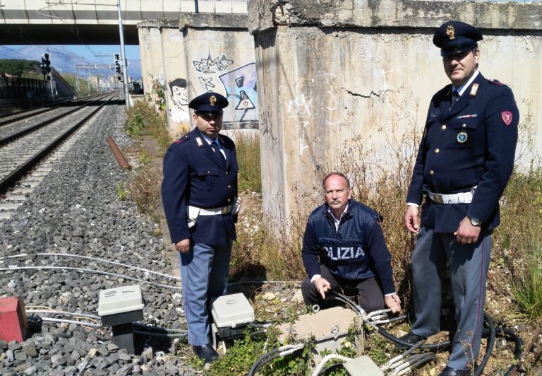 Altavilla Milicia. Pur di rubare il rame avrebbero causato il rallentamento di tutti i treni. Arrestati dalla Polizia