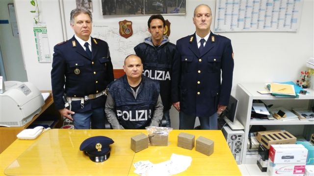 Polizia arresta pusher con 4 chili di hashish alla stazione di Palermo