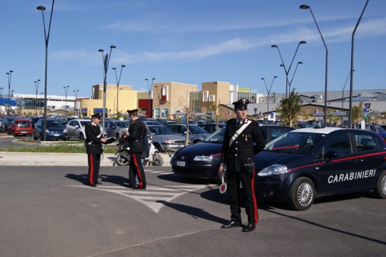 Shopping di Pasqua. Carabinieri arrestano quattro donne per furto al Forum