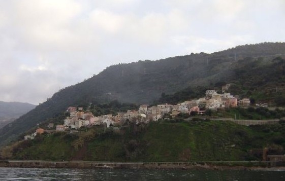 Affidati i lavori per interventi urgenti al campo di calcetto e alla discesa a mare della frazione di Sant’Ambrogio