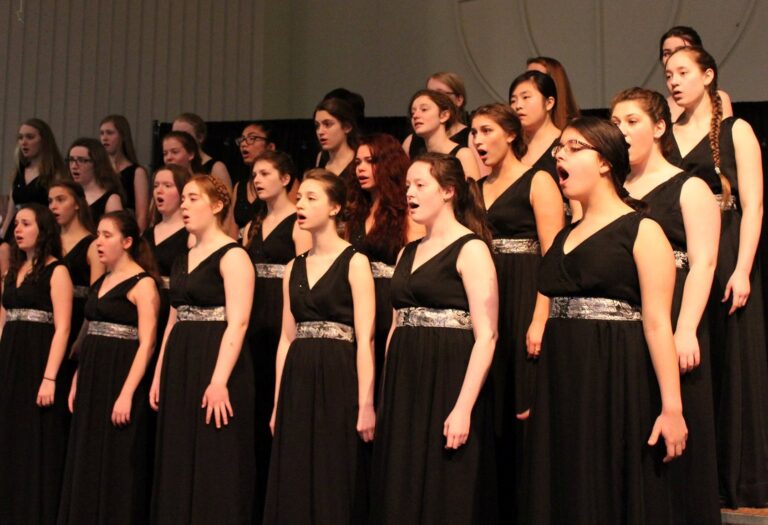 Le voci rosa del Northwest Girlchoir presso l’atrio vescovile