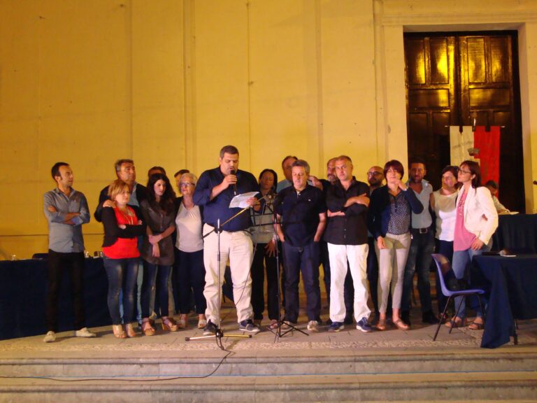 In piazza Consiglio comunale straordinario di solidarietà al sindaco Battaglia