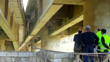 Frana viadotto A19. Protestano i politici, continuano i lavori per la bretella dei 5 stelle