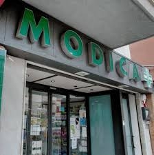 Erano in tre i rapinatori della farmacia Modica