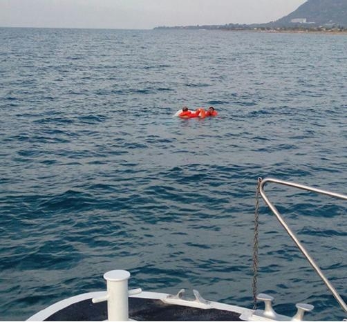 La Guardia Costiera salva quattro persone a bordo di una barca affondata nelle acque antistanti Lascari