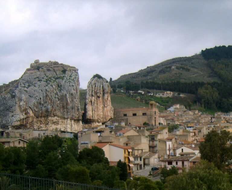 Conversazione e visita guidata sul tema: “Geologia della Rocca – rocce, minerali e fossili del territorio di Roccapalumba”