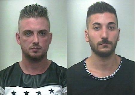 I Carabinieri arrestano due ladri mentre scassinano le auto in sosta
