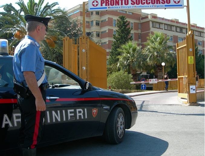 Accoltella la moglie e fugge: rintracciato e arrestato dai carabinieri