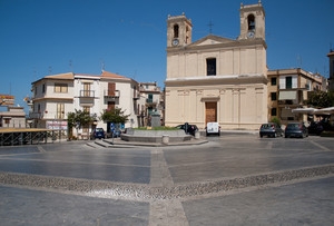 Rapinata la banca nella piazza principale di Campofelice di Roccella