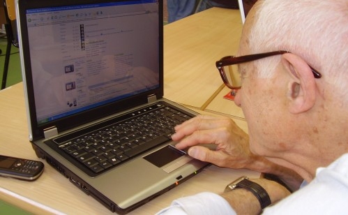 I nonni navigano nel web grazie al sostegno di Fondazione con il Sud