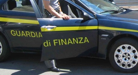 Smascherata truffa da centinaia di migliaia di euro: arrestato intermediario finanziario