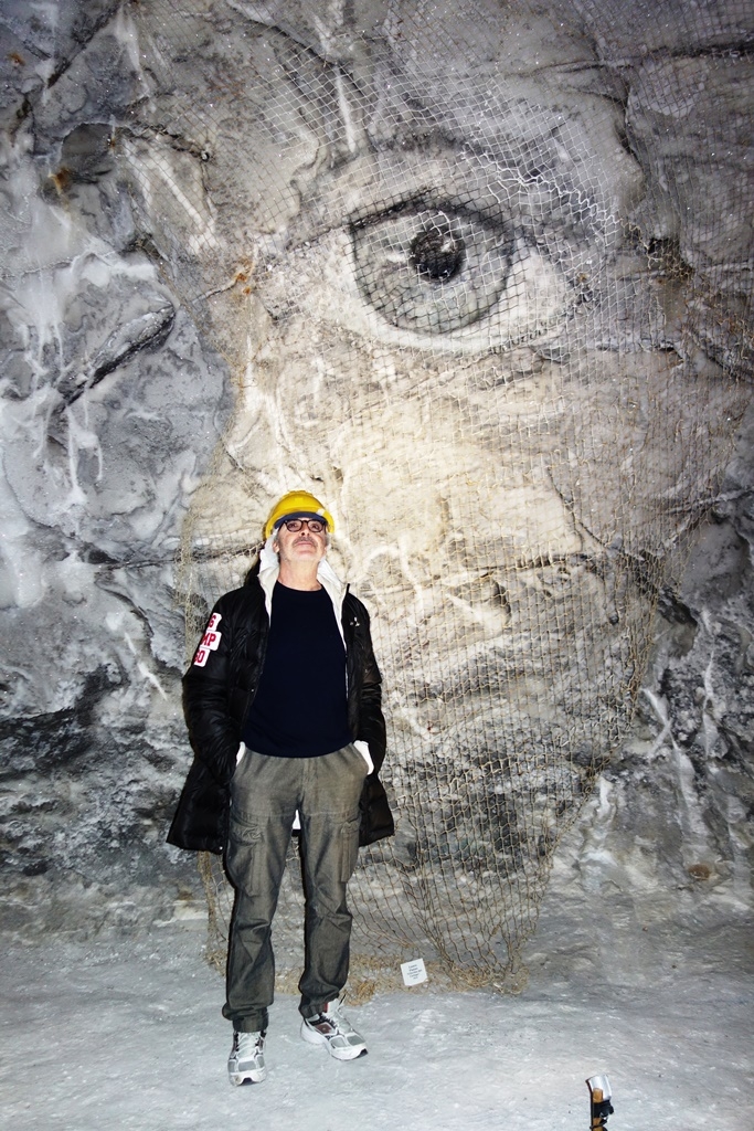 Il celebre personaggio televisivo Tullio Solinghi ha visitato le sculture esposte nel museo allestito all’interno della miniera di salgemma dell’Italkali