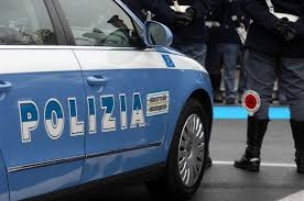 Rubavano ruote di auto. Arrestato un uomo e denunciati due minorenni