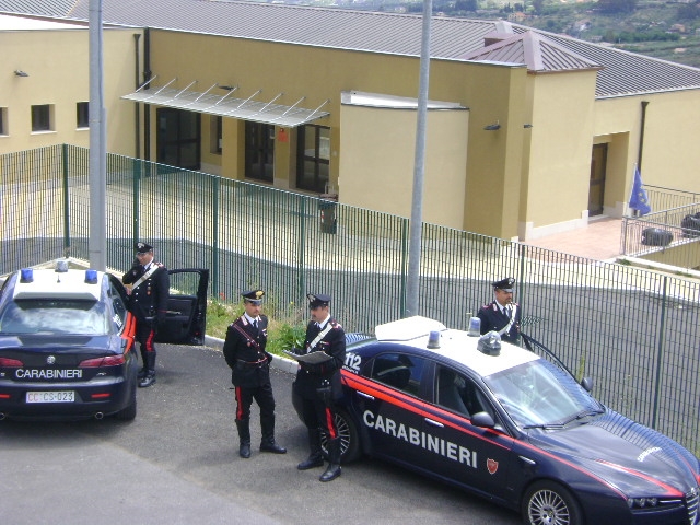 Furto a scuola. Arrestati tre giovani ladri