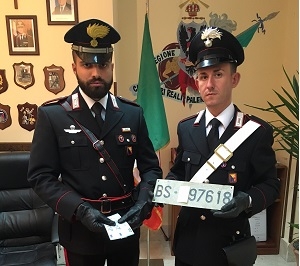 71enne arrestato dai Carabinieri. Aveva chiesto a un suo “compaesano” 40 euro per restituirgli la targa della macchina