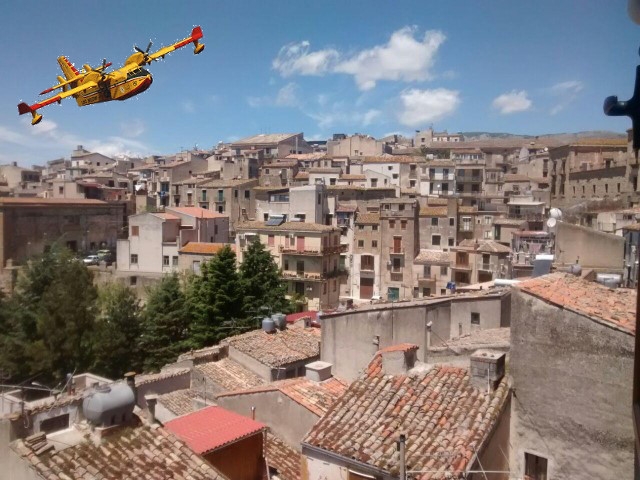 Incendio a Polizzi, aerei Canadair impegnati per parecchie ore