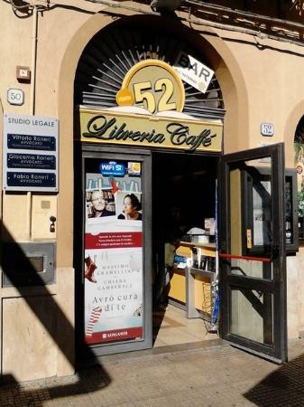 10 anni di libri e caffè per Punto 52 a Termini