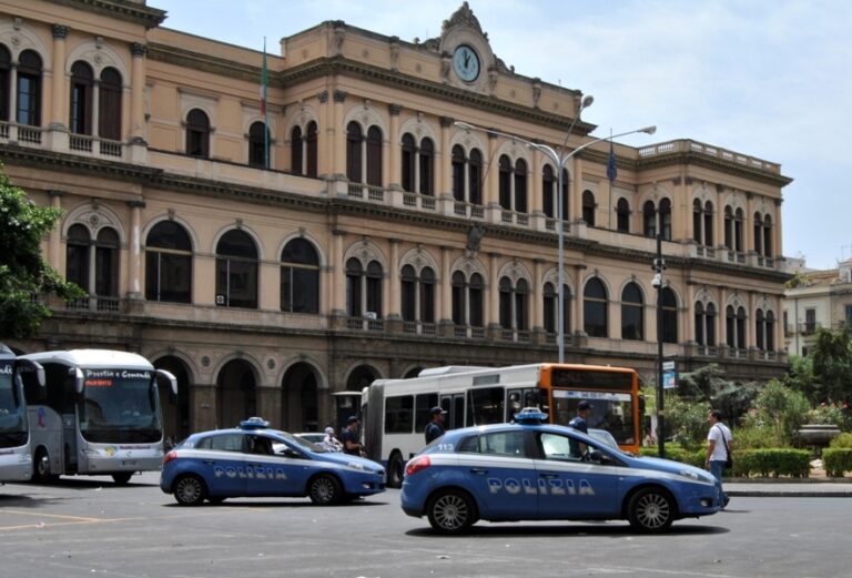 Fermato dipendente di struttura sanitaria. Invece di trovarsi al lavoro si dedicava al borseggio sugli autobus insieme ad altri quattro “compari”