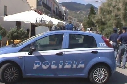 Operazione di Polizia, G.d.F., Guardia Costiera e vigili urbani per “liberare” il lungomare di Cefalù da ambulanti e extracomunitari