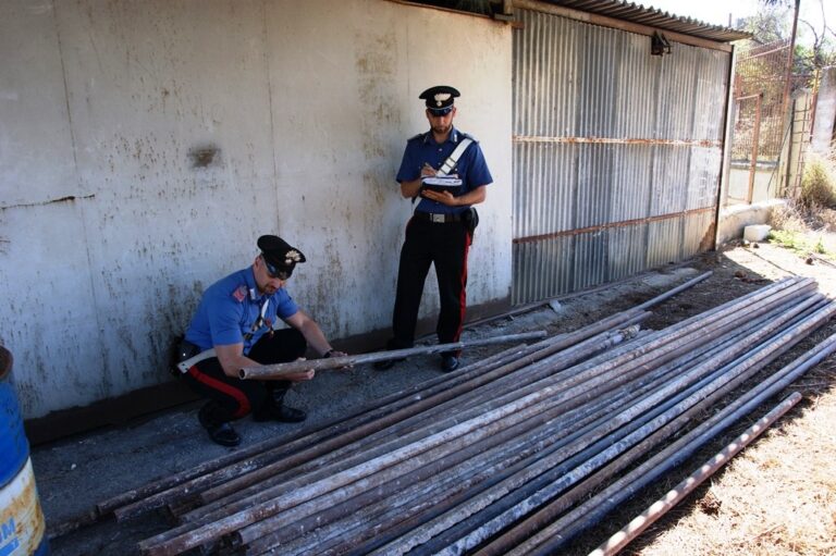 Rubavano tubi “innocenti” per il valore di 10.000,00 euro. Arrestati dai Carabinieri
